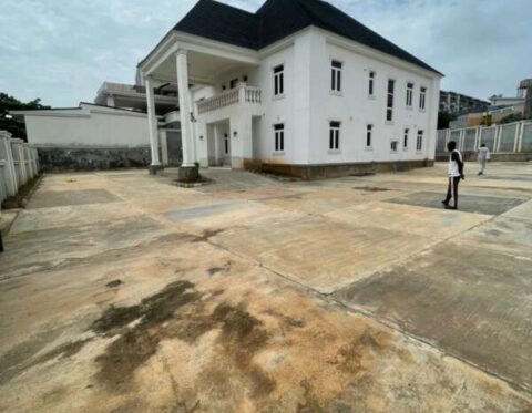 Solidly built 6 bedroom detached duplex with swimming pool