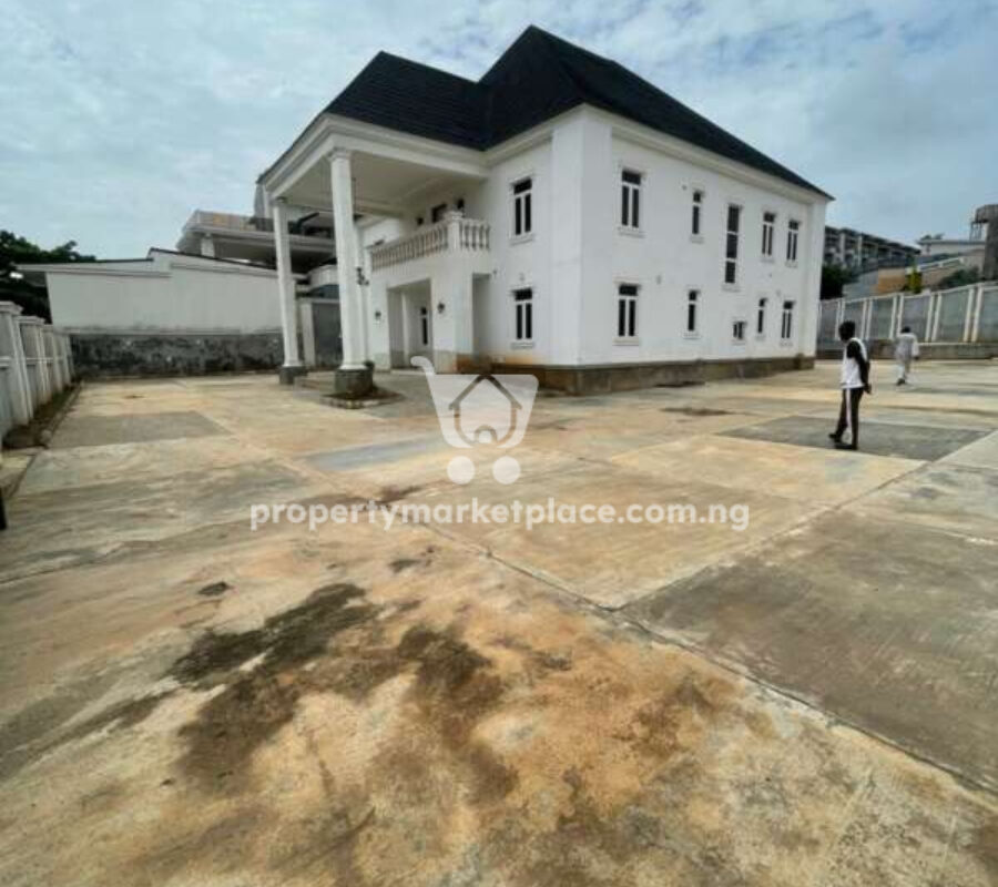 Solidly built 6 bedroom detached duplex with swimming pool