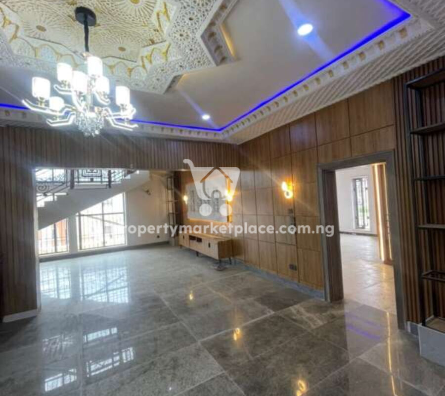 Luxurious 7 bedroom detached duplex with swimming pool