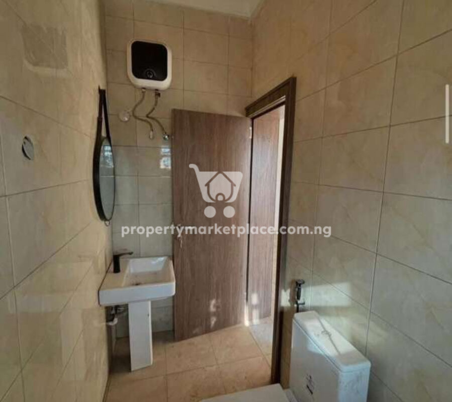 Nicely finished 2 bedroom terrace duplex