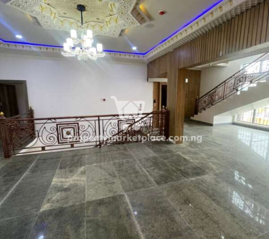 Luxurious 7 bedroom detached duplex with swimming pool