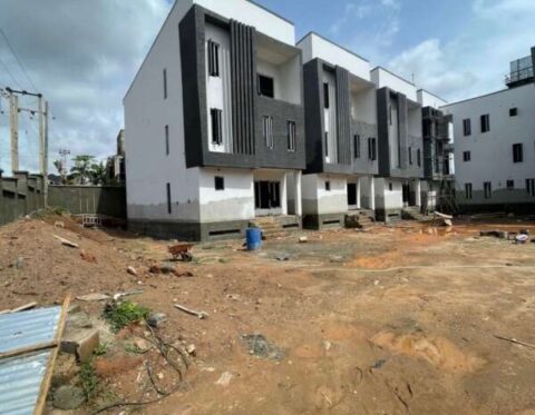Luxurious 4 bedroom terrace duplex with a room Bq