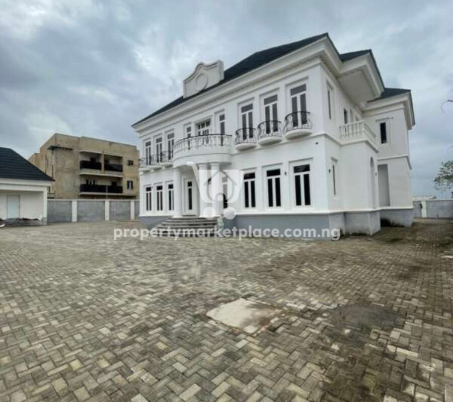 Exquisite 6 bedroom detached duplex with swimming pool