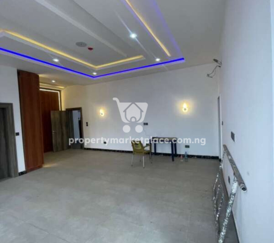 Luxurious 7 bedroom detached duplex with swimming pool
