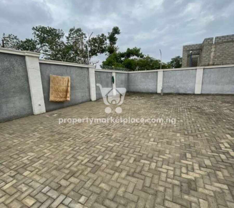 Exquisite 6 bedroom detached duplex with swimming pool