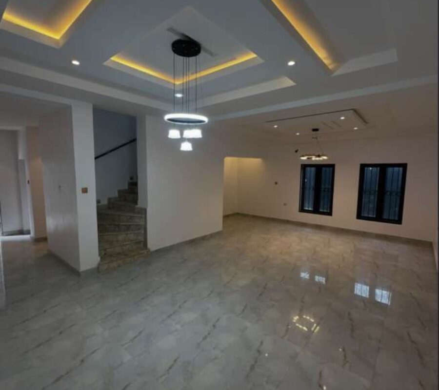 Luxury 4 bedroom terrace duplex with 3 living rooms