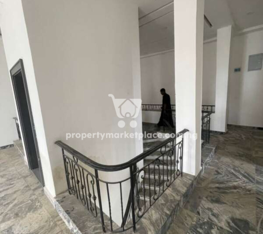 Exquisite 6 bedroom detached duplex with swimming pool