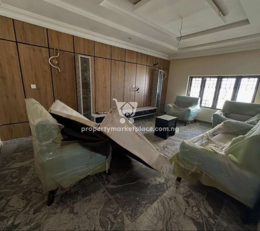 Nicely finished 4 bedroom detached duplex in a nice area