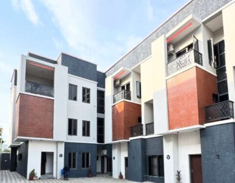 Luxury 4 bedroom terrace duplex with 3 living rooms