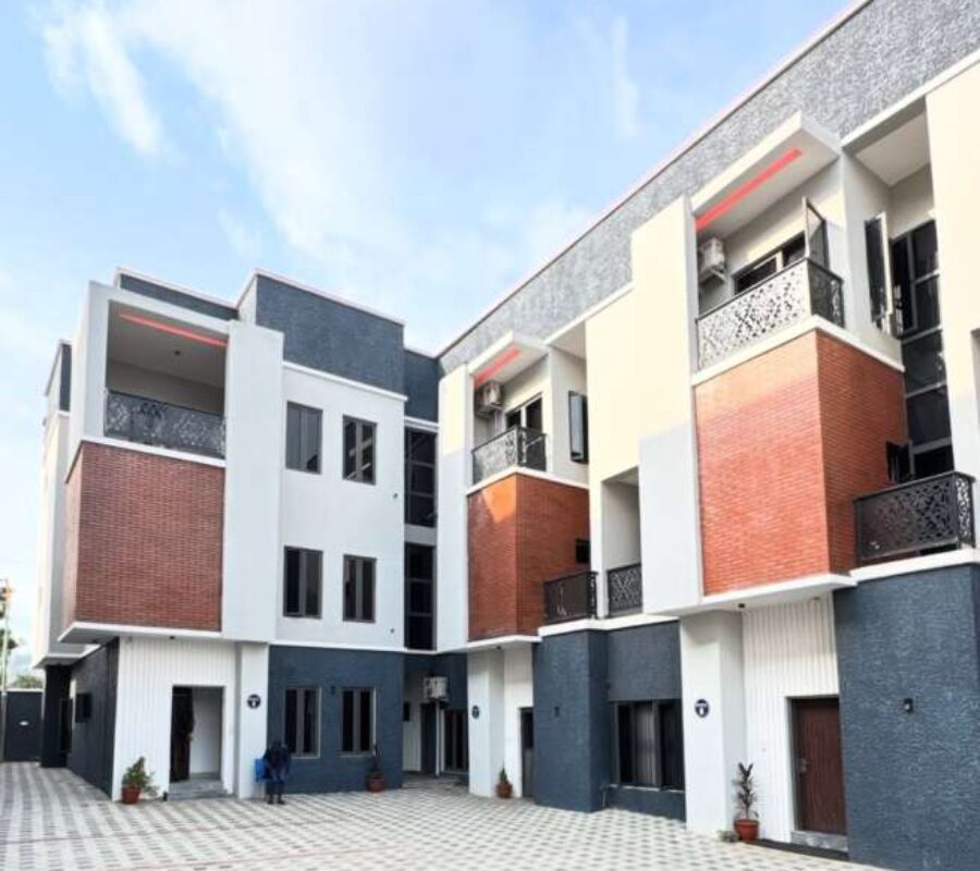 Luxury 4 bedroom terrace duplex with 3 living rooms
