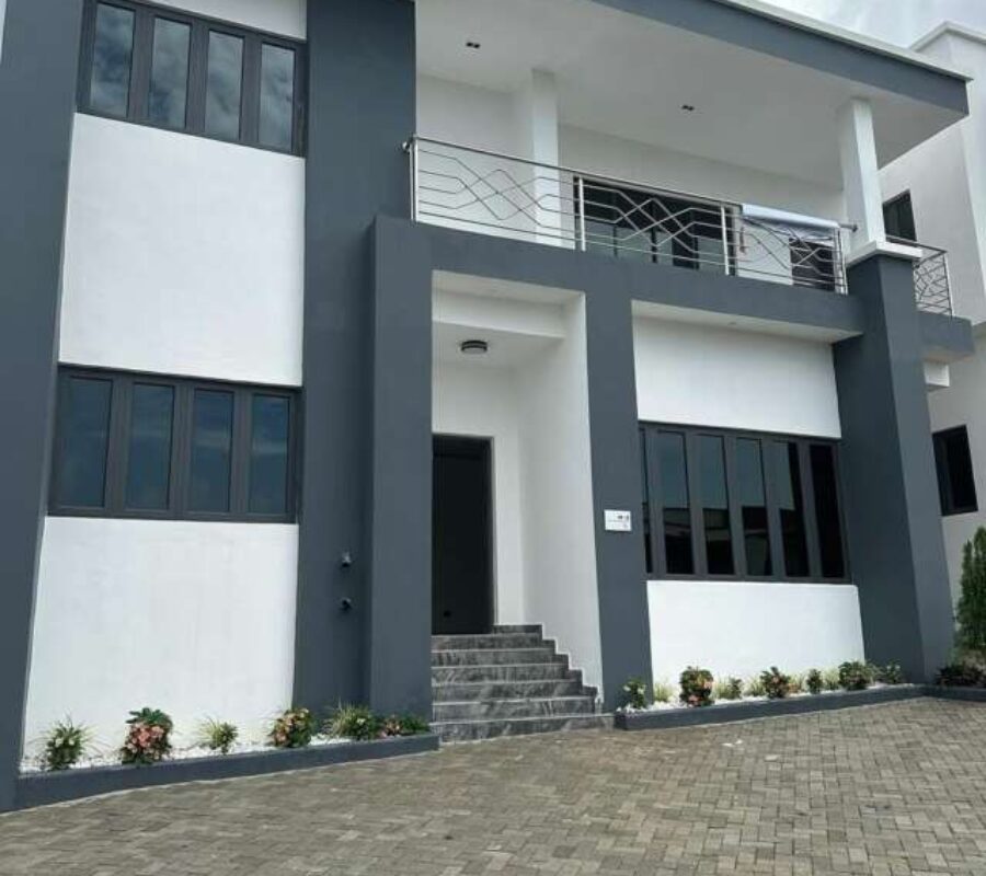 Luxurious 4 bedroom detached duplex with a room Bq