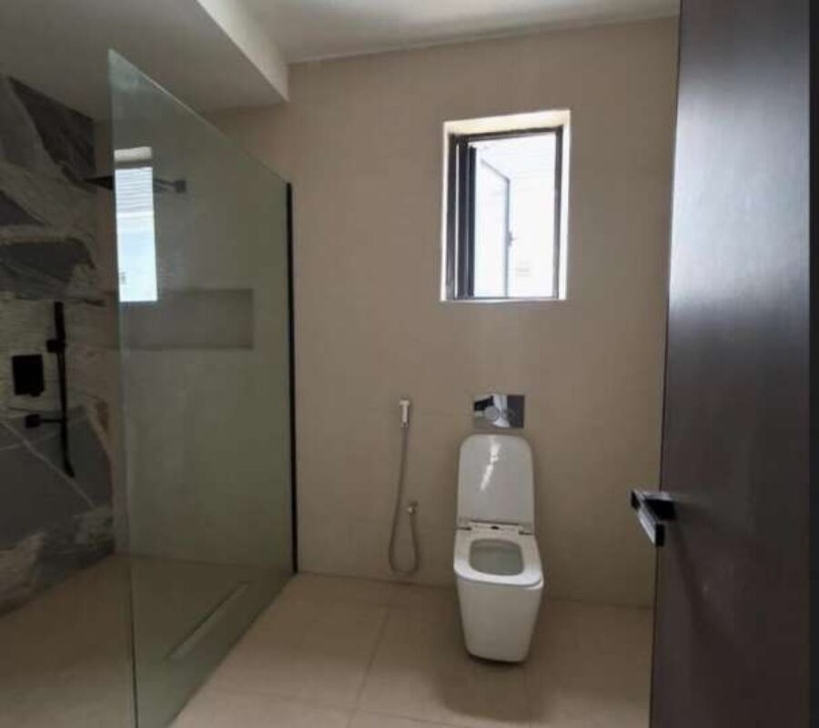 Spacious 4 bedroom terrace duplex with a room Bq