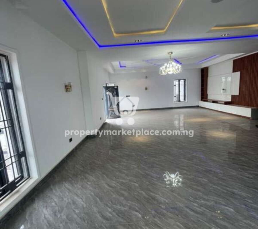Luxurious 7 bedroom detached duplex with swimming pool