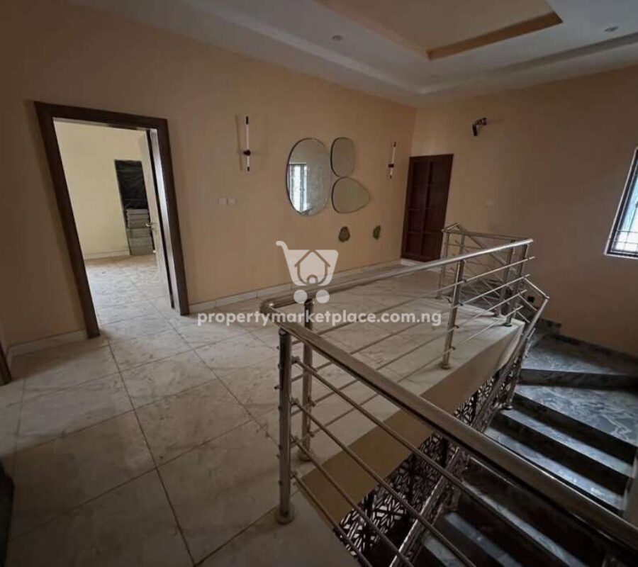 Nicely finished 4 bedroom detached duplex in a nice area
