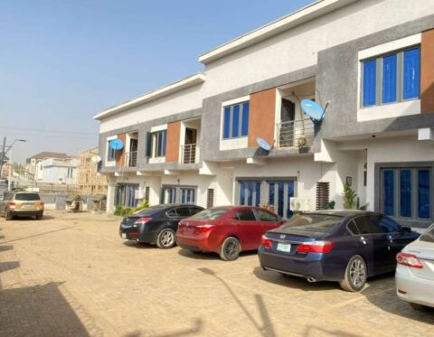 Spacious 3 bedroom terrace duplex with a room Bq