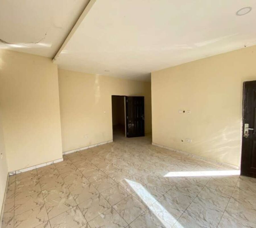 Spacious 3 bedroom terrace duplex with a room Bq
