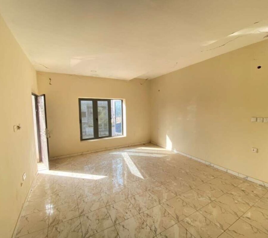 Spacious 3 bedroom terrace duplex with a room Bq