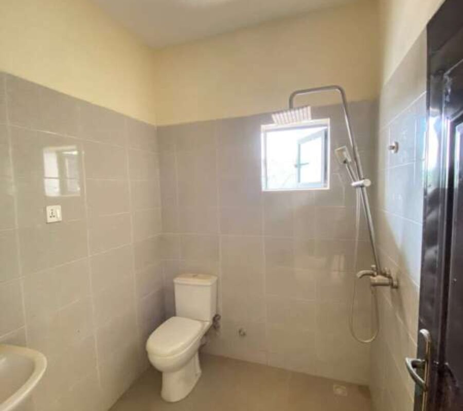 Spacious 3 bedroom terrace duplex with a room Bq
