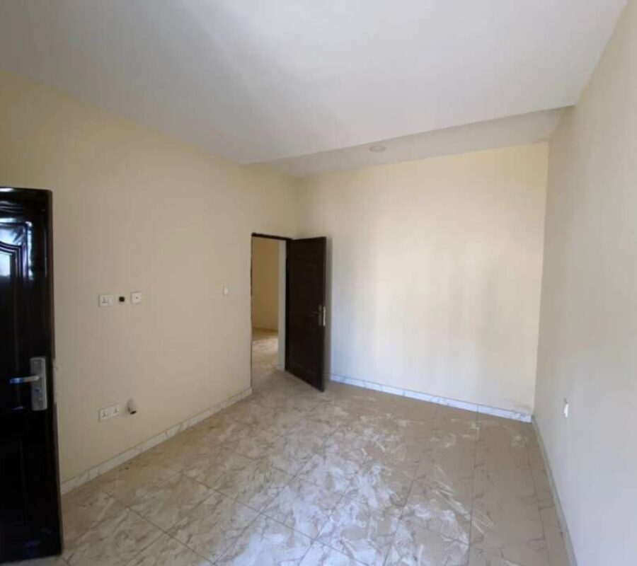 Spacious 3 bedroom terrace duplex with a room Bq