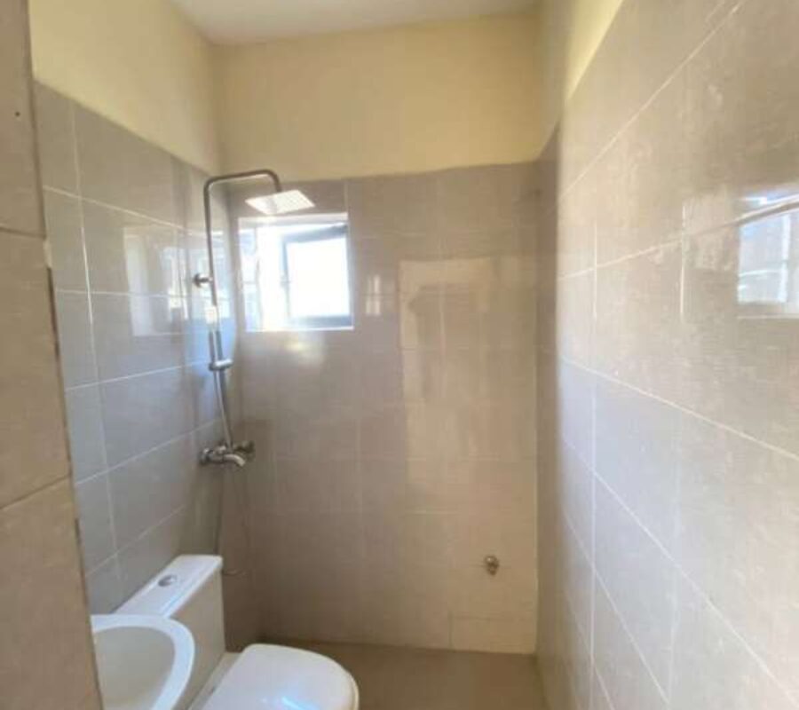 Spacious 3 bedroom terrace duplex with a room Bq