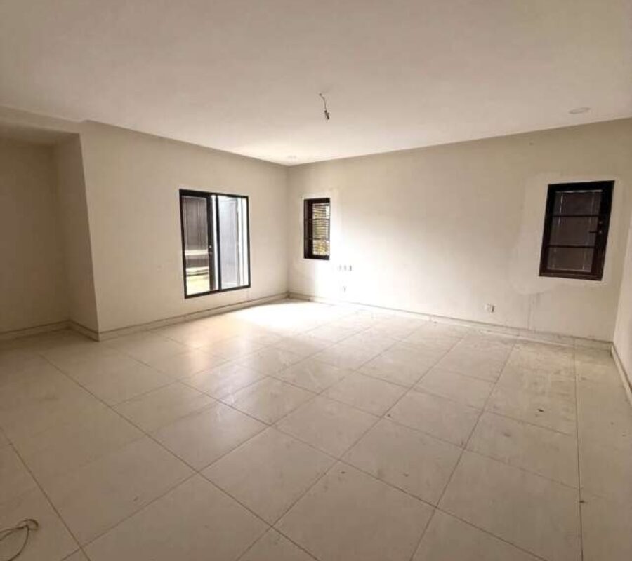 Nicely finished 5 bedroom detached duplex with a room Bq