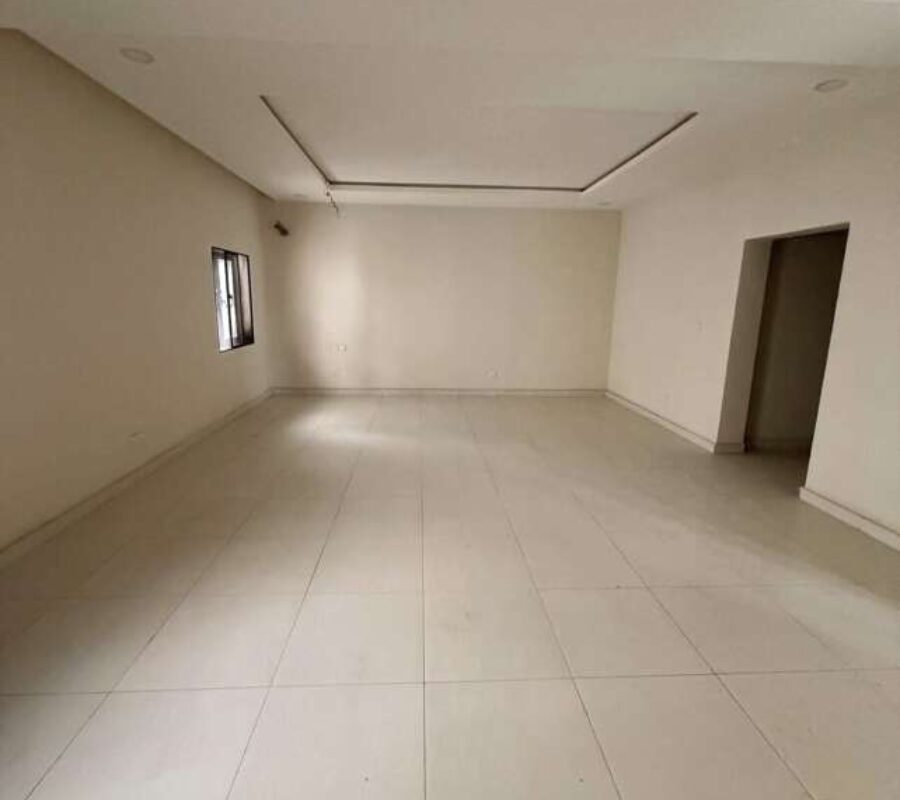 Nicely finished 5 bedroom detached duplex with a room Bq