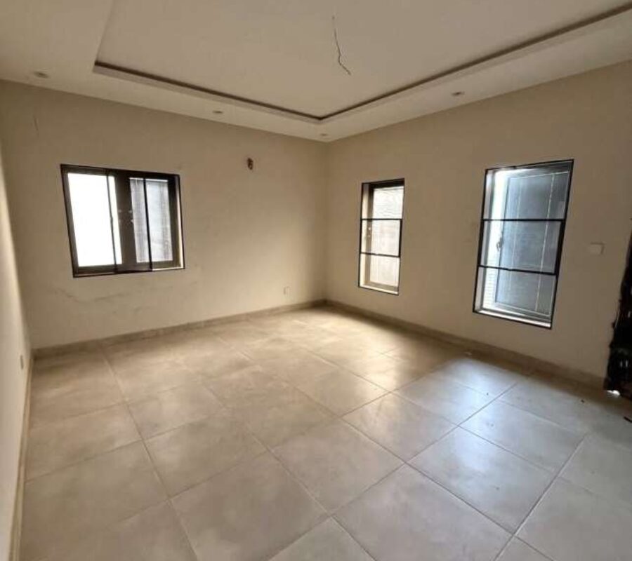 Nicely finished 5 bedroom detached duplex with a room Bq