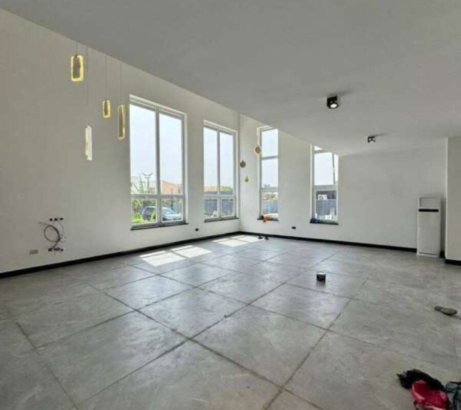 Smart 5 bedroom detached duplex with swimming pool