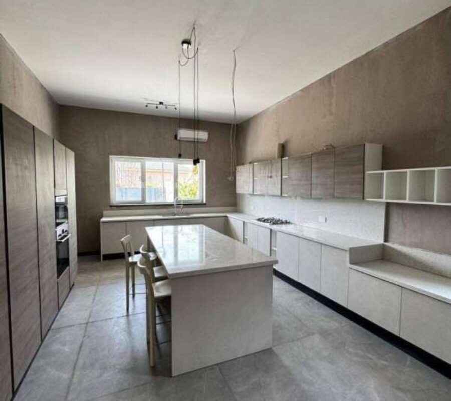 Smart 5 bedroom detached duplex with swimming pool