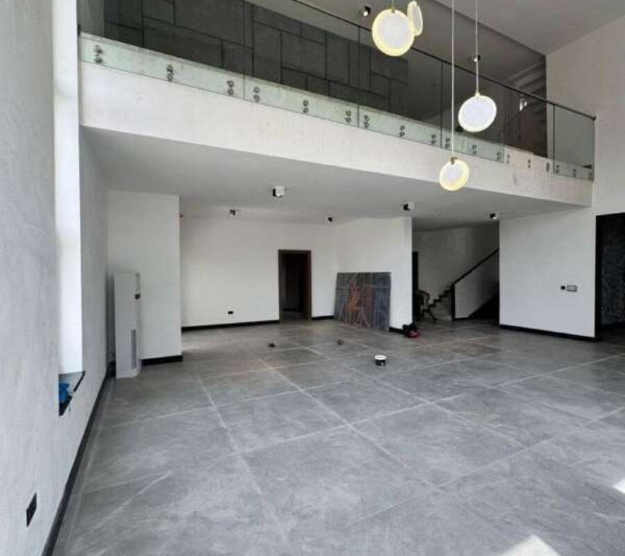 Smart 5 bedroom detached duplex with swimming pool