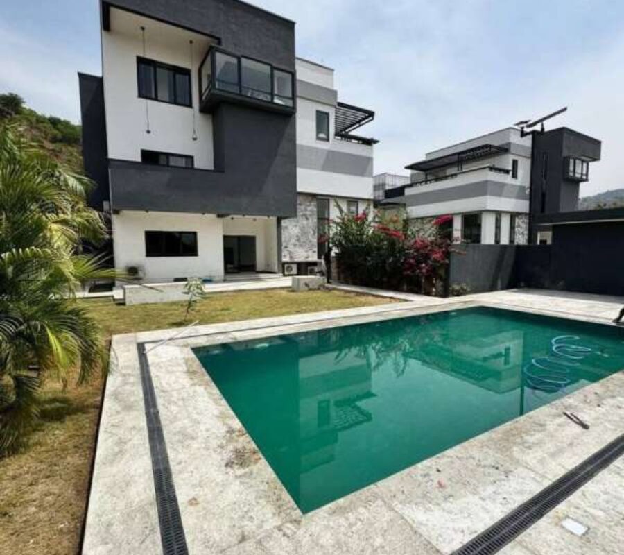 Smart 5 bedroom detached duplex with swimming pool