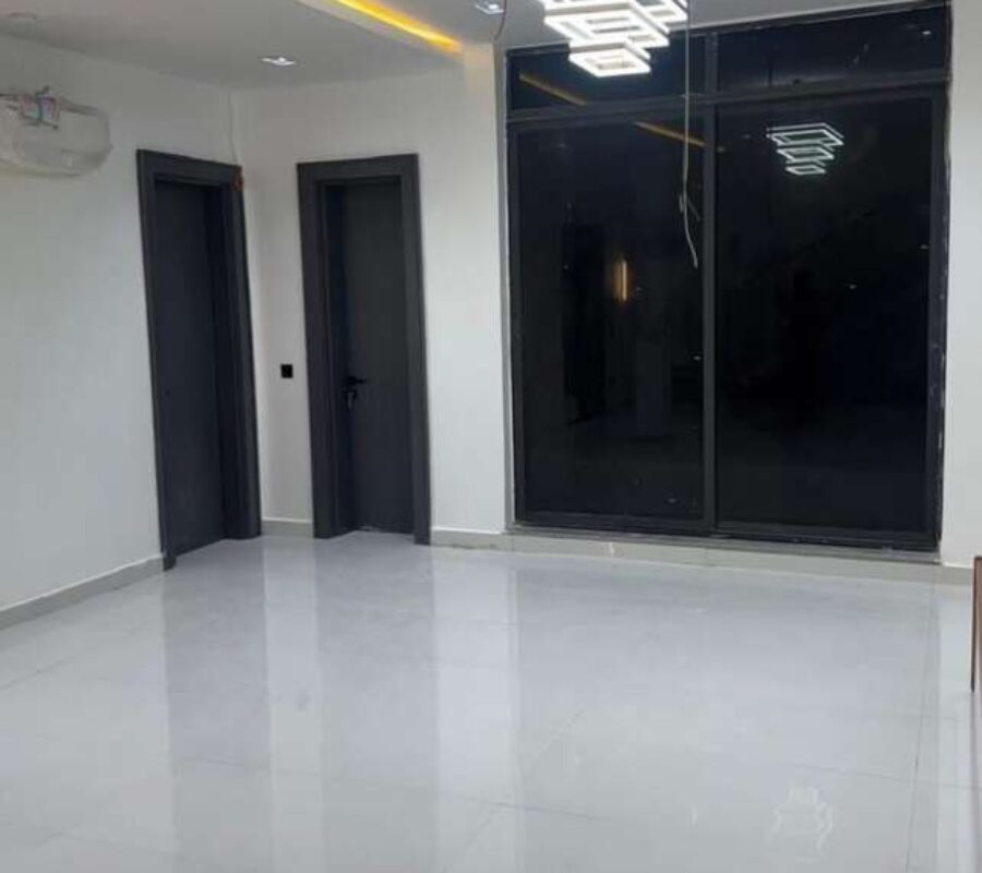 Luxurious 3 bedroom maisonette serviced with swimming pool