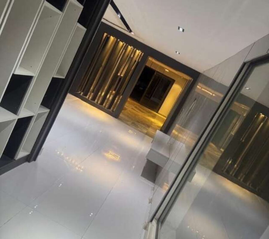 Luxurious 3 bedroom maisonette serviced with swimming pool