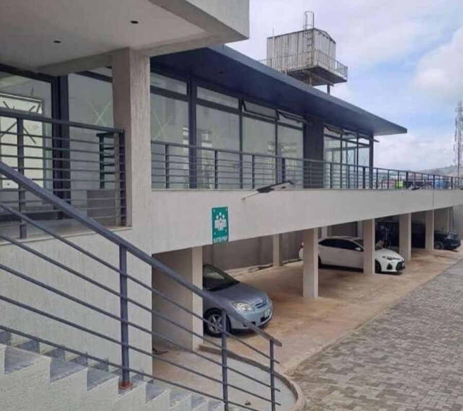 Luxurious 3 bedroom maisonette serviced with swimming pool