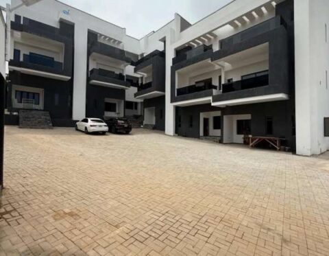 Spacious 4 bedroom terrace duplex with a room Bq