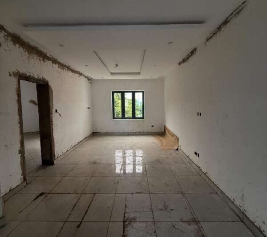 Spacious 4 bedroom terrace duplex with a room Bq