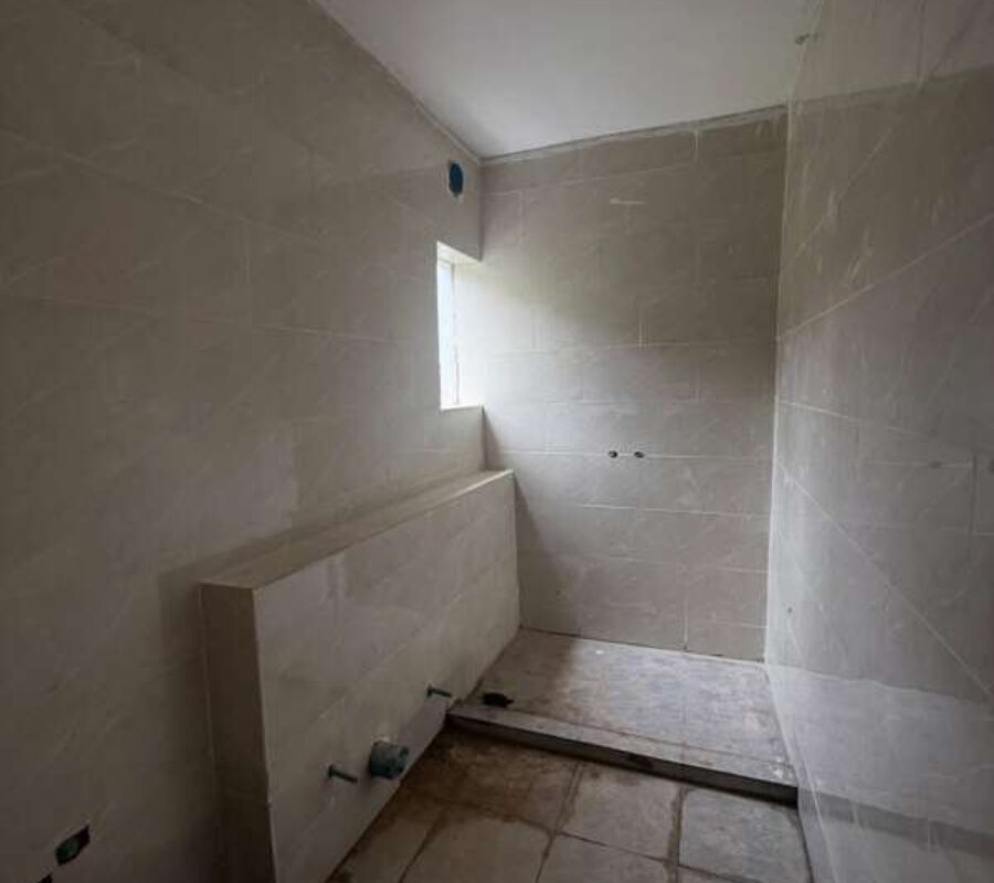 Spacious 4 bedroom terrace duplex with a room Bq