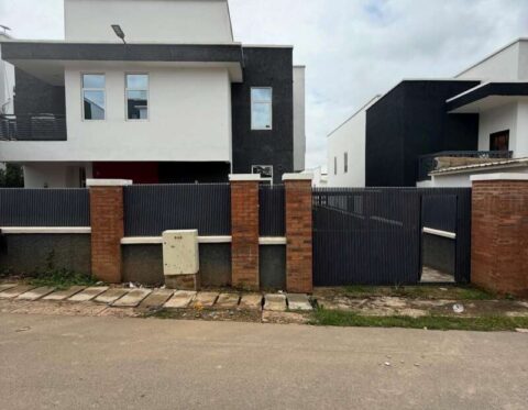 Nice finished 4 bedroom detached duplex with a room Bq