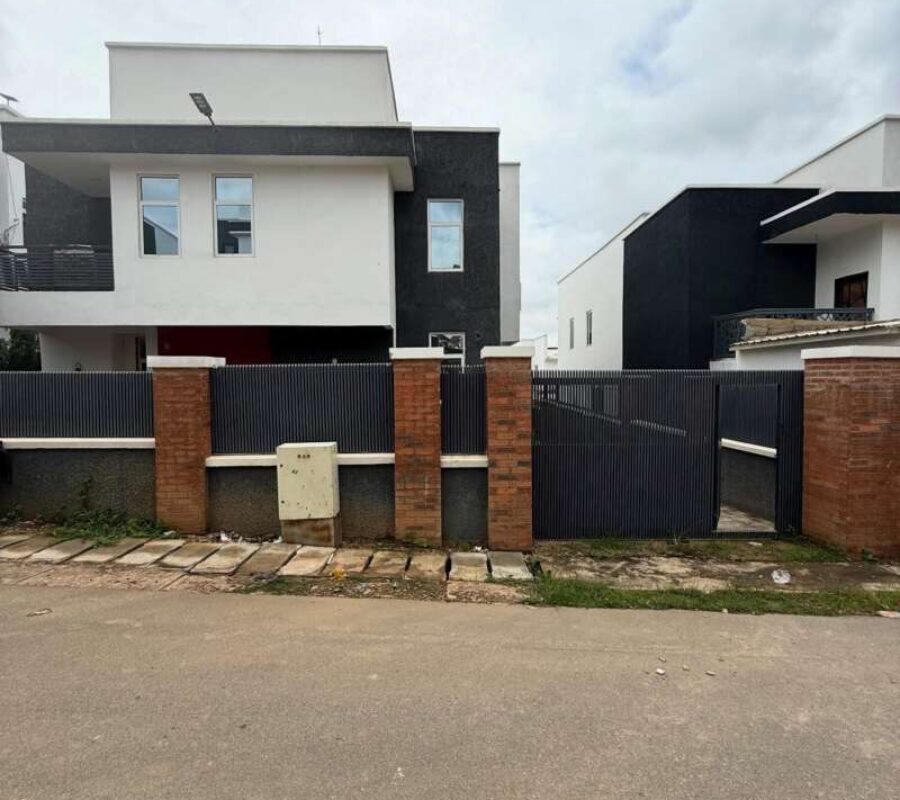 Nice finished 4 bedroom detached duplex with a room Bq