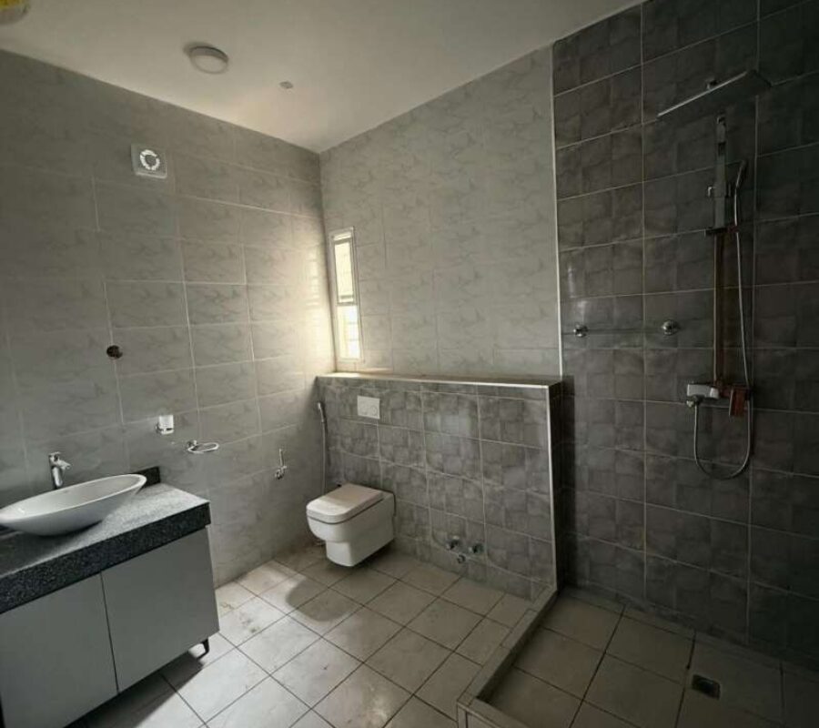 Nice finished 4 bedroom detached duplex with a room Bq