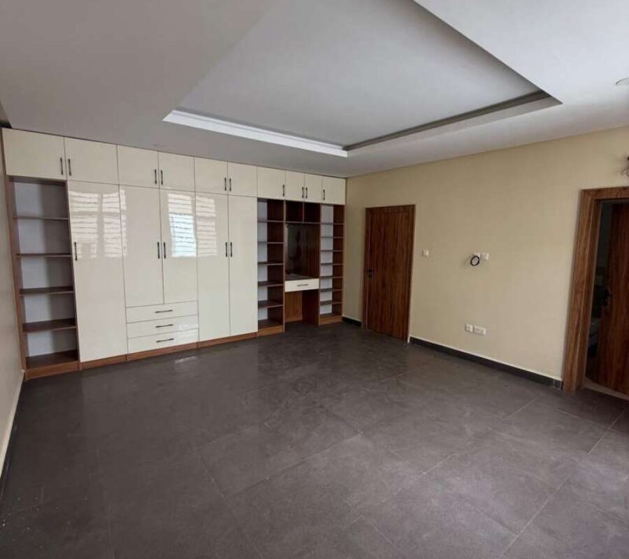 Nice finished 4 bedroom detached duplex with a room Bq