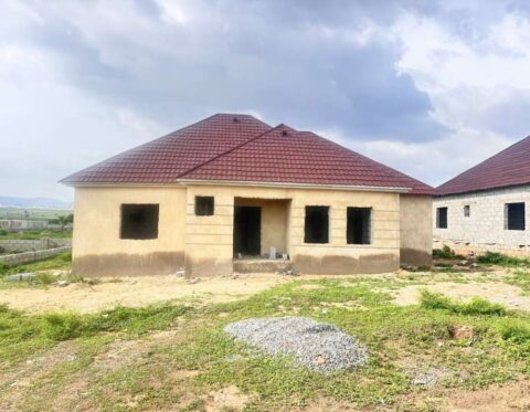 Spacious 3 bedroom bungalow in an estate