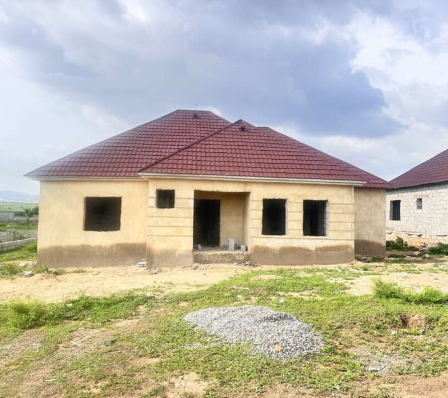Spacious 3 bedroom bungalow in an estate