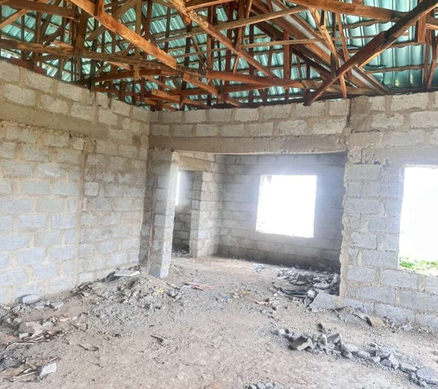 Spacious 3 bedroom bungalow in an estate