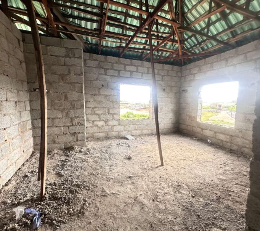 Spacious 3 bedroom bungalow in an estate
