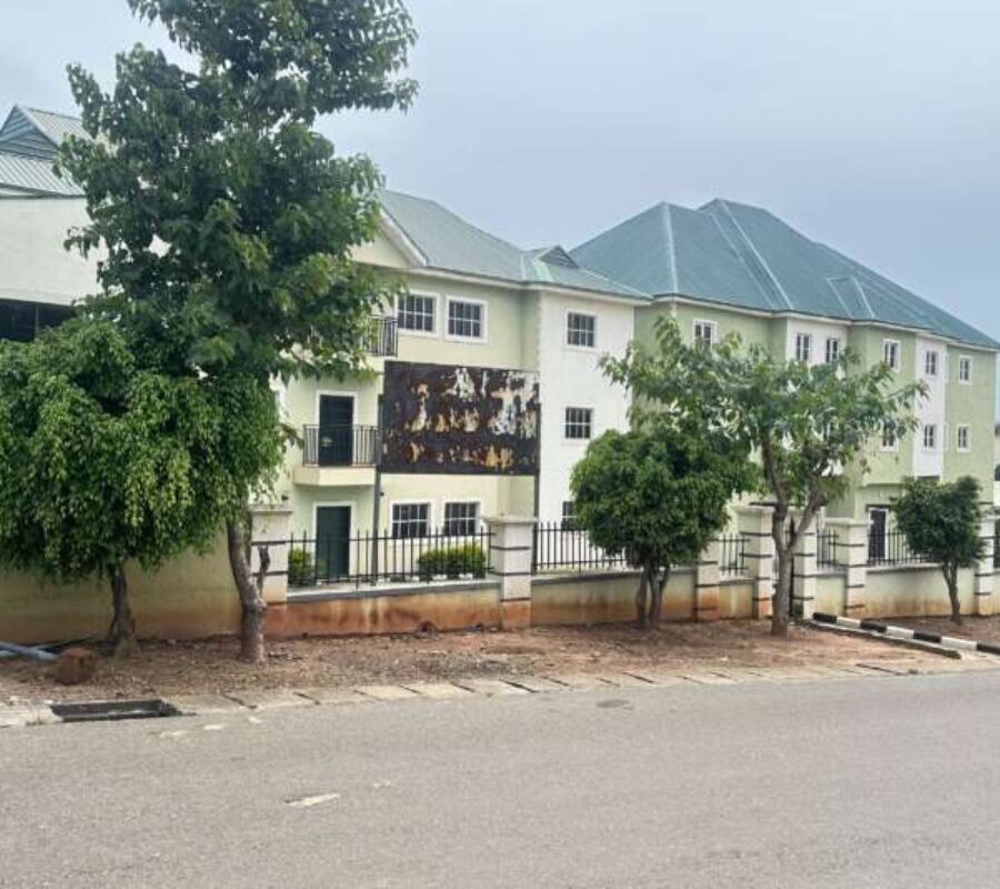 Strategically located 35 rooms school