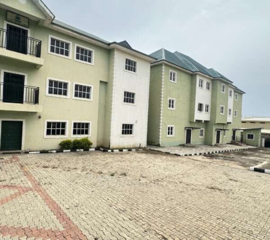 Strategically located 35 rooms school