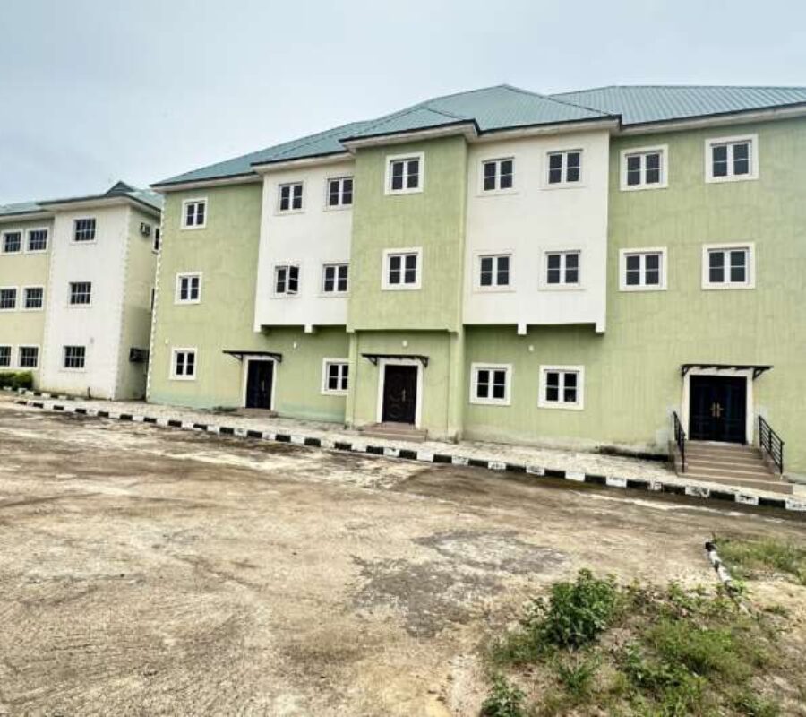 Strategically located 35 rooms school