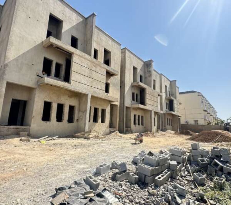 Spacious 4 bedroom terrace duplex with a room Bq