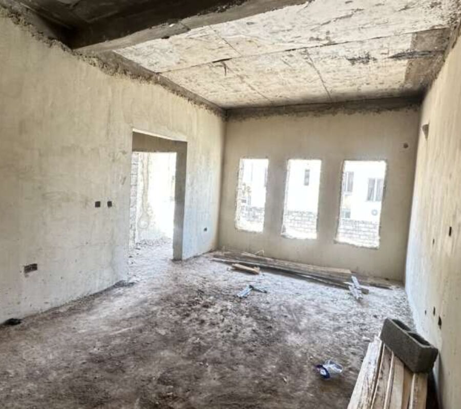 Spacious 4 bedroom terrace duplex with a room Bq
